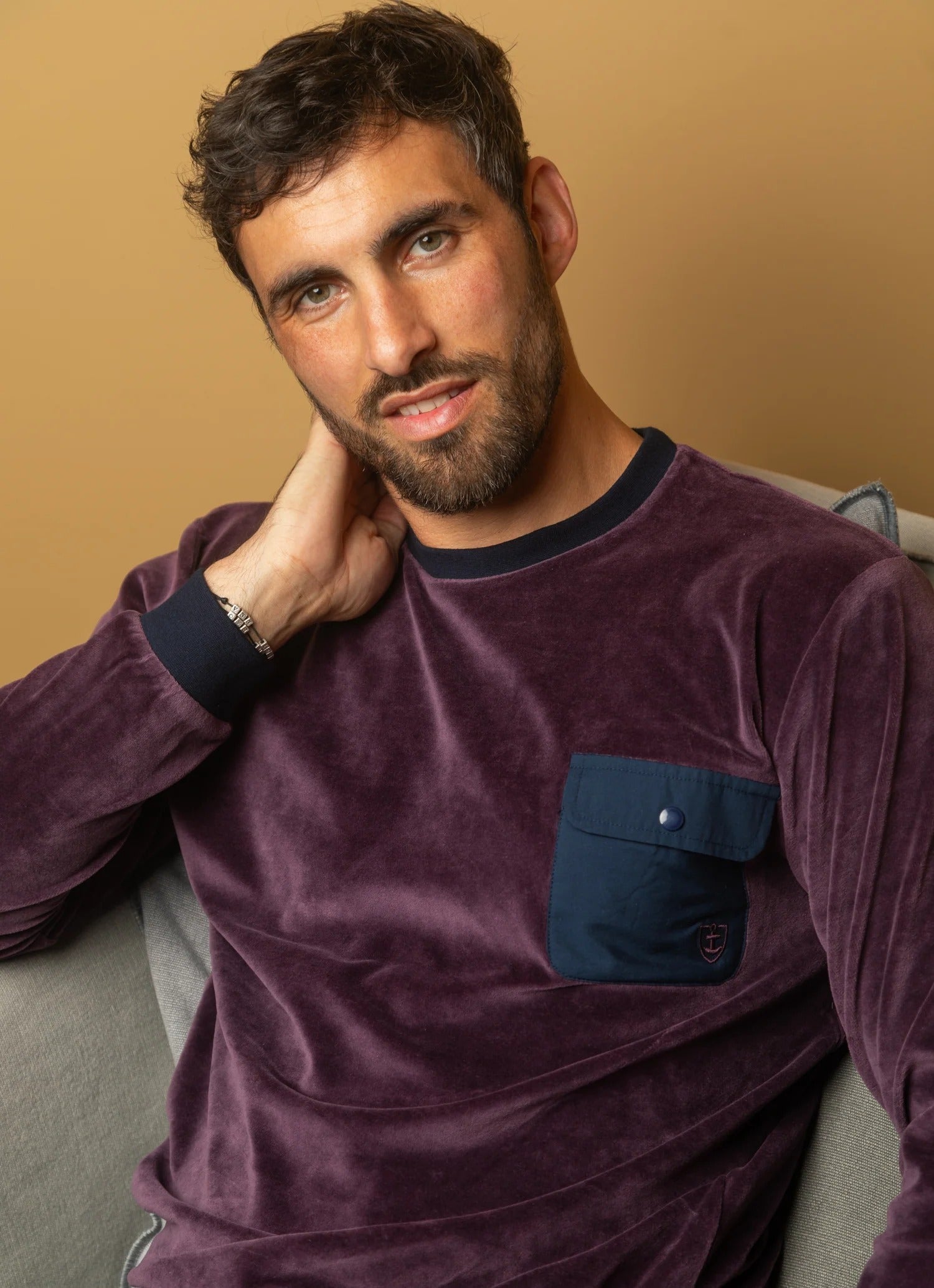homme portant pyjama velours de mariner