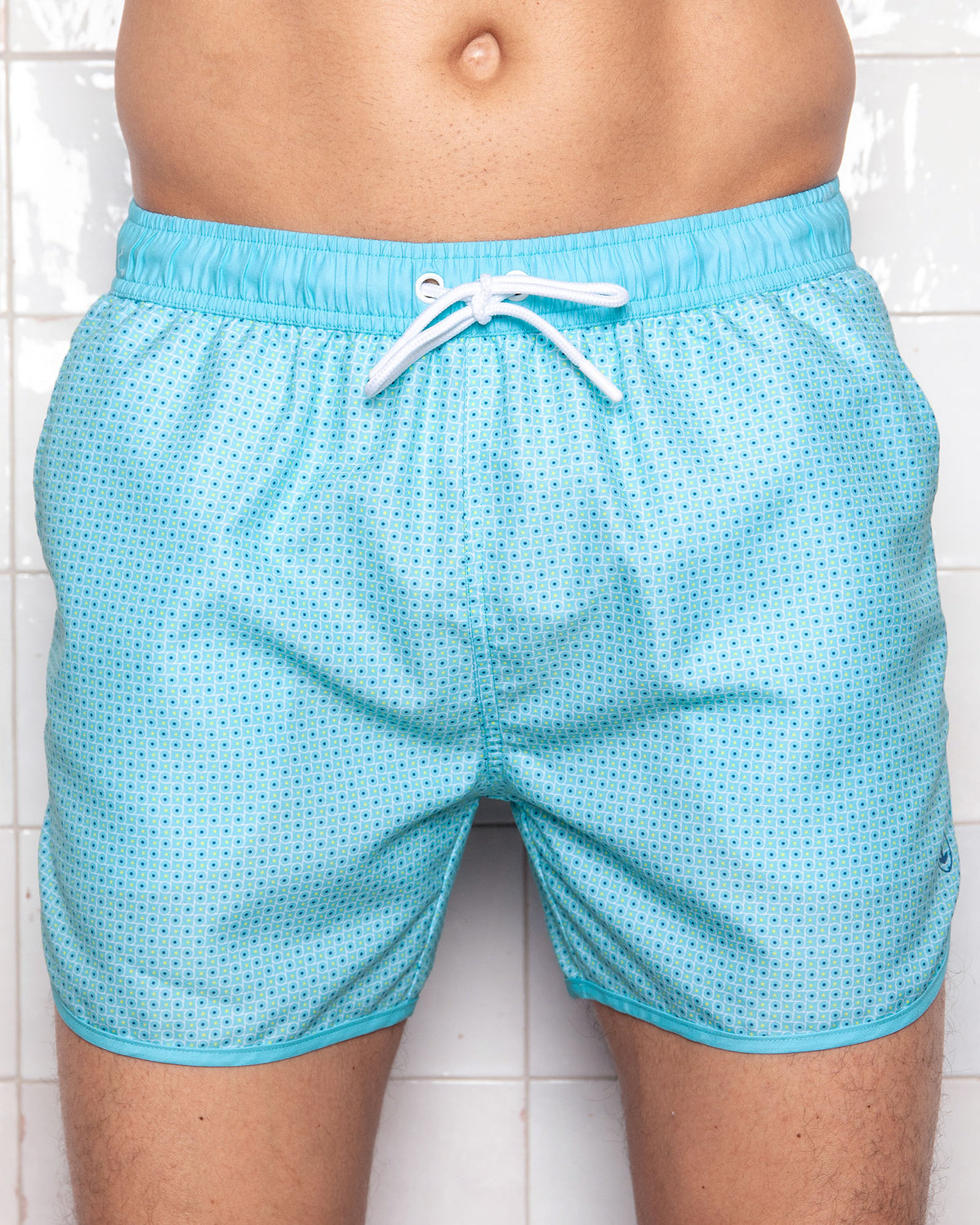 Two-tone swim shorts with mesh lining, NAVY and RED. With travel pouch!