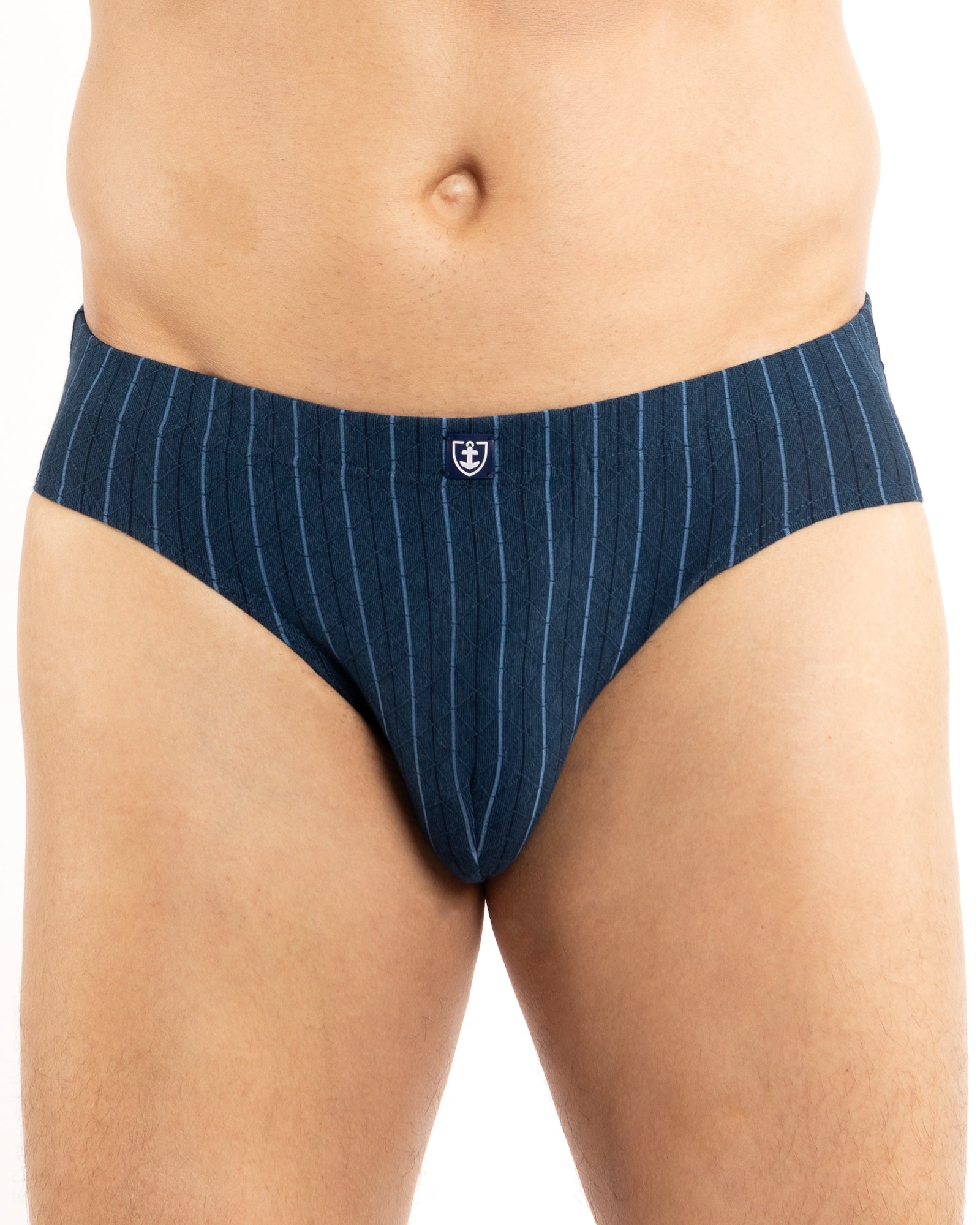 Slip taille basse bleu marine à fines rayures, confectionné avec viscose de bambou et coton.