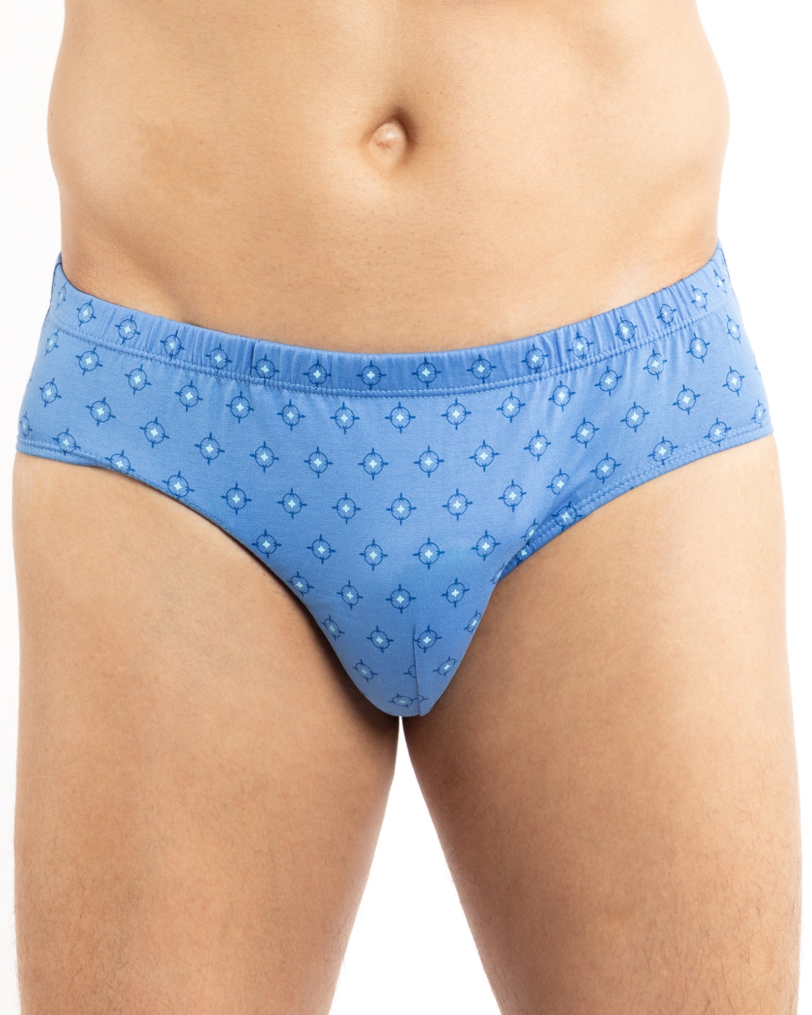 Slip taille basse bleu avec imprimé géométrique, conçu en coton mercerisé pour un confort optimal.