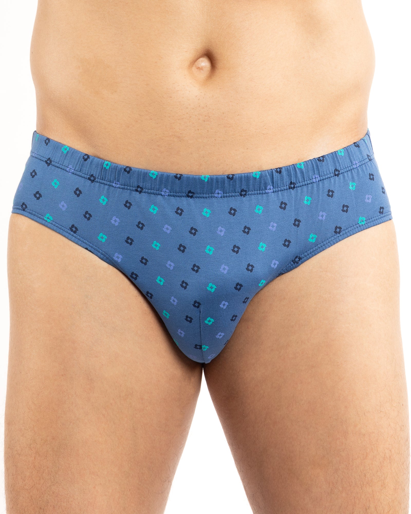 Slip taille basse bleu avec imprimés géométriques, inclus dans un ensemble de slips légers et confortables.