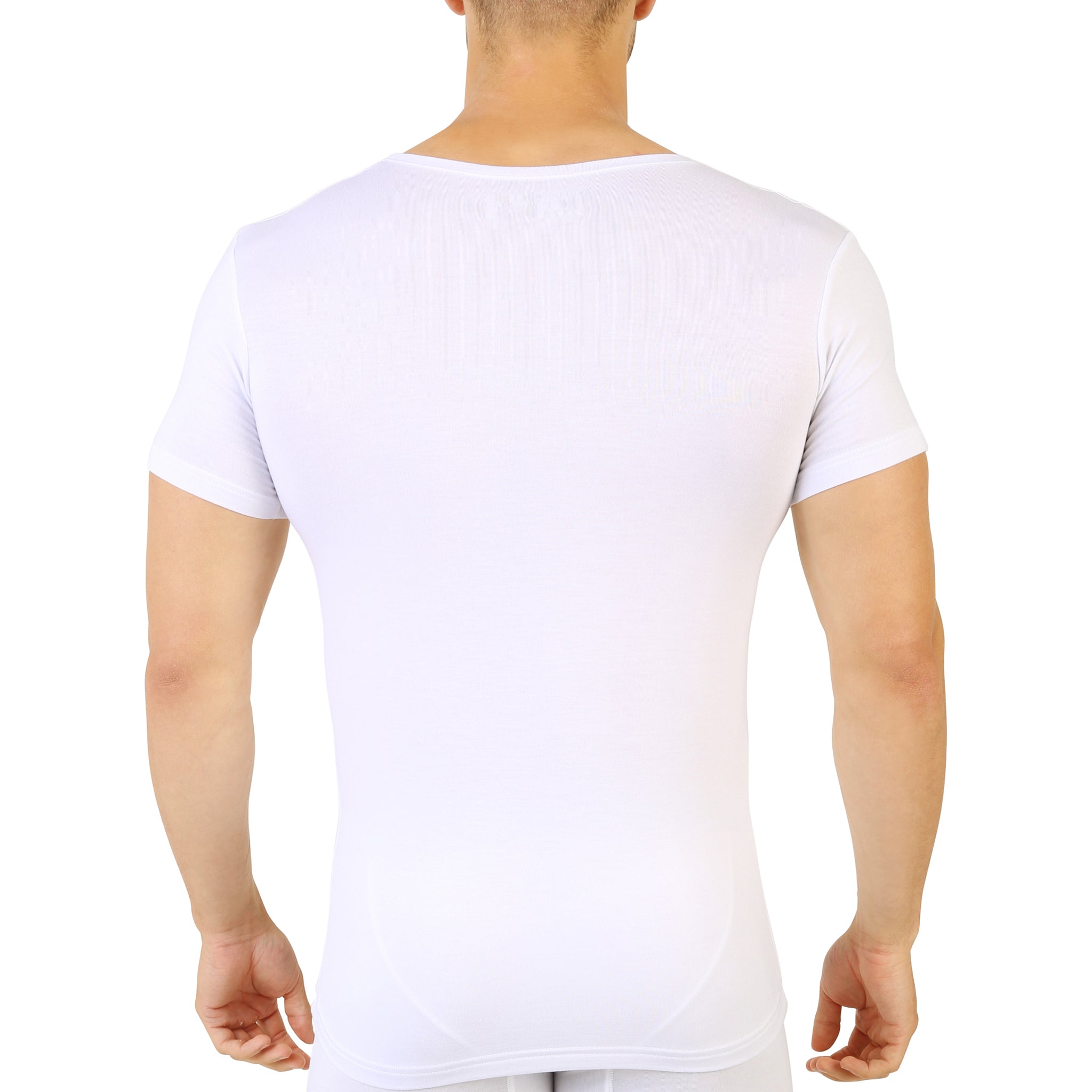 Homme portant un t-shirt blanc col V en micromodal stretch, vue de dos.