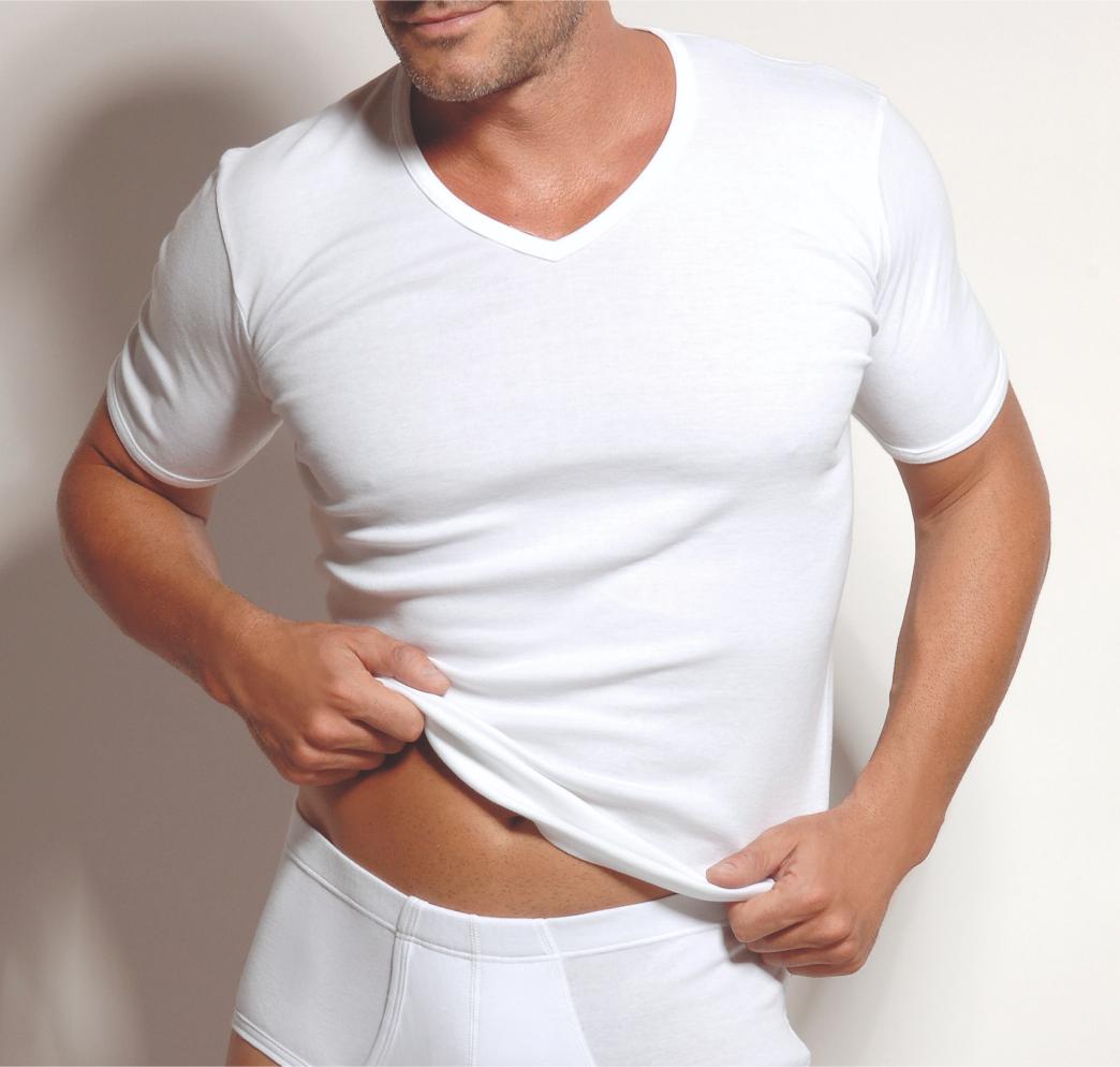 Sous-vêtements Mariner Underwear portés par une personne, offrant confort et style moderne