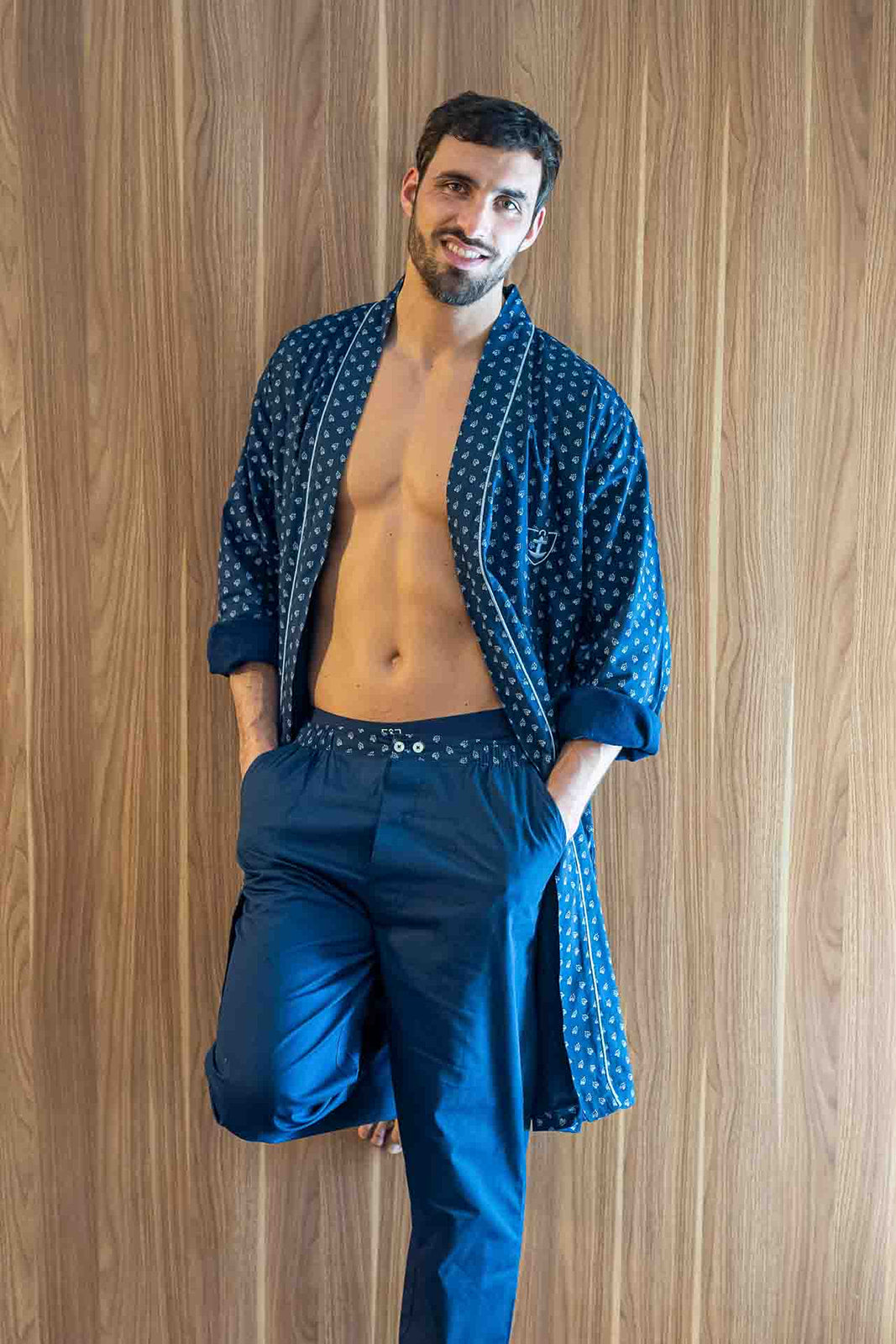 homme portant une robe de chambre de qualité de mariner underwear 