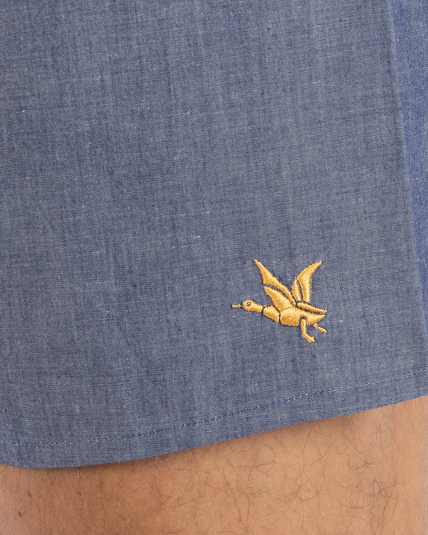 Marineblauwe boxershorts met ingebouwde slip van puur katoenen poplin met microstippen. H365
