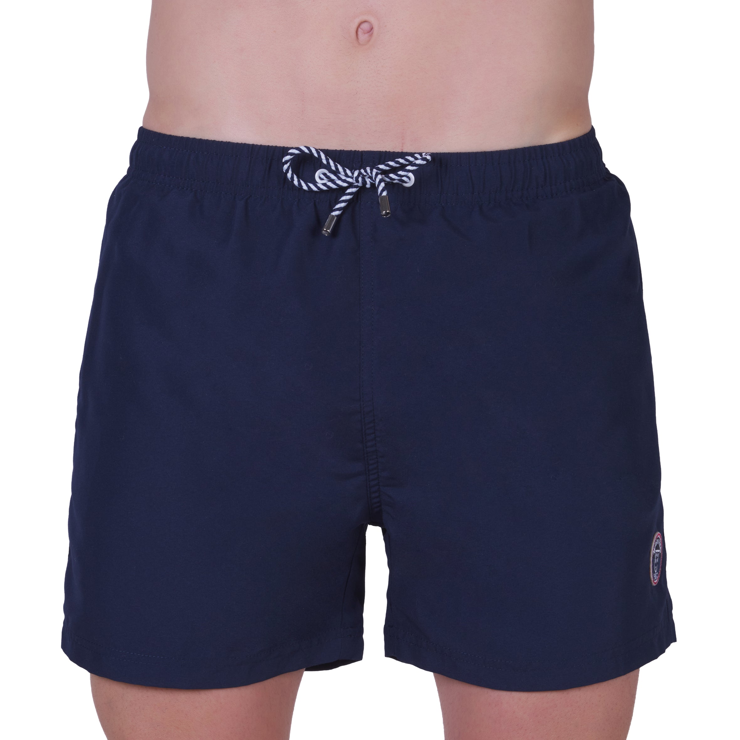 Short de bain avec doublure filet coloris BLEU MARINE. Avec pochon de voyage